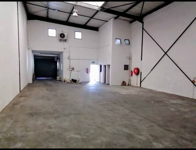 296M² WAREHOUSE TO LET IN BEACONVALE